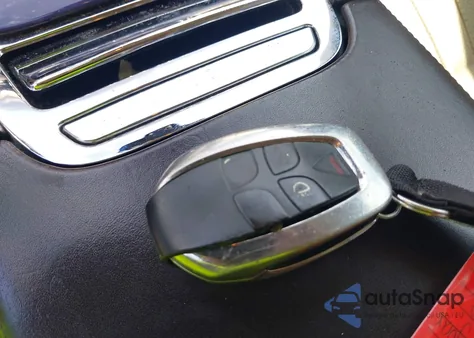 2011 Jaguar Xj Xjl z USA, uszkodzony, nr VIN SAJWA2GB2BLV12601